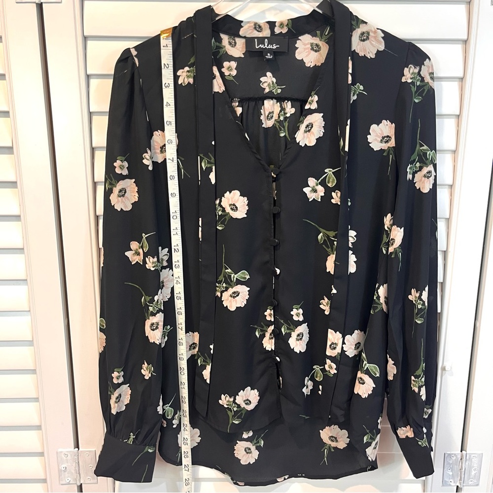 NWOT Lulus On The Spot Black Floral Blouse - Picture 9 of 14